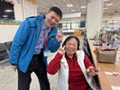 114年國際三八婦女節，主任致贈洽公民眾溫馨巧克力，感謝女性的付出與貢獻