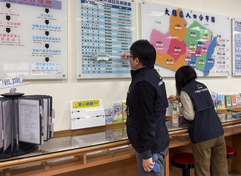 115年臺中清潔月逗陣來摒厝-同仁仔細打掃辦公廳舍