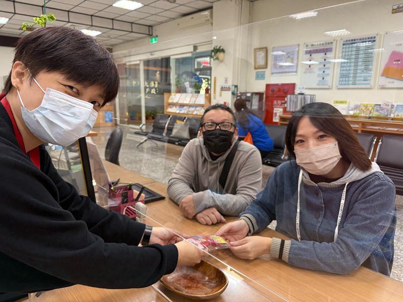 給寶寶第一份溫暖~同仁贈送寶寶襪予新手爸媽